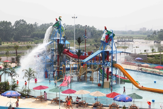 Waterpark 활주와 재미있은 물 물통을 가진 튼튼한 물 운동장